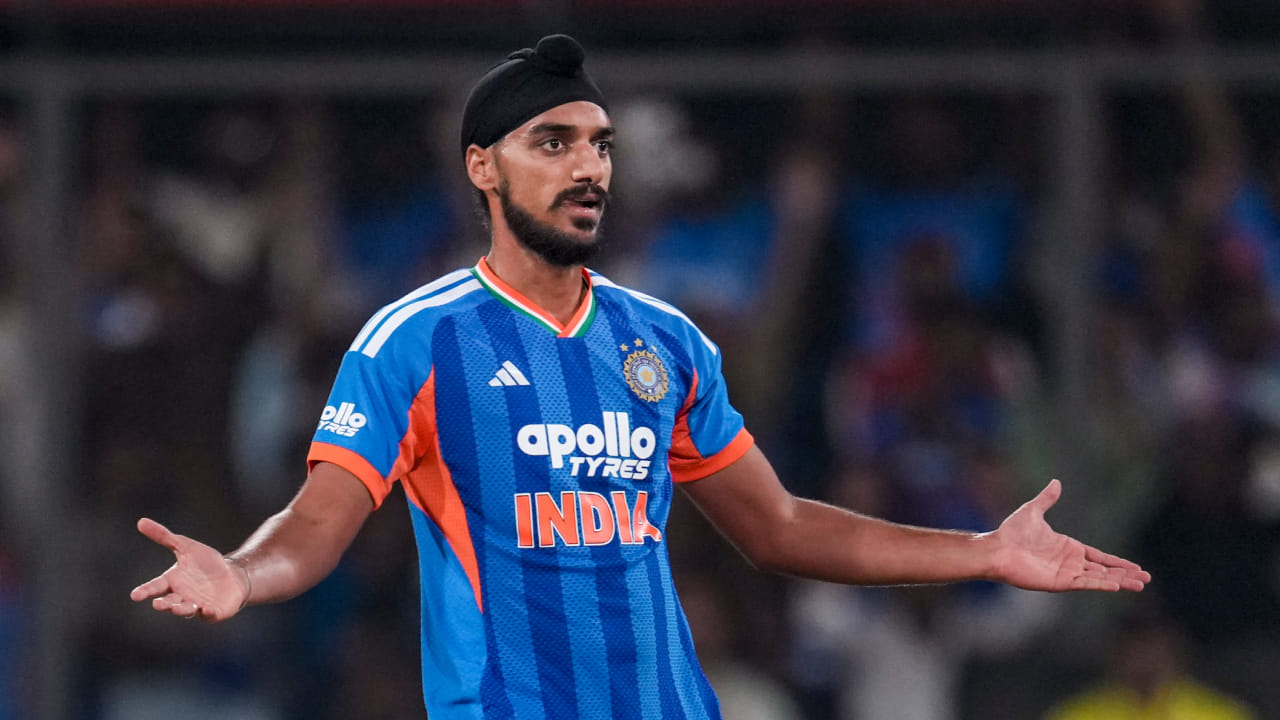 ಇದೀಗ ಅರ್ಷದೀಪ್ ಸಿಂಗ್ 2026ರಲ್ಲಿ 38 ವಿಕೆಟ್ ಪಡೆದು ಈ ಪಟ್ಟಿಯಲ್ಲಿ ಜೋಶುವಾ ಲಿಟಲ್ಗೆ ಸಮೀಪದಲ್ಲಿದ್ದಾರೆ. ಅರ್ಷದೀಪ್ ಇನ್ನೆರಡು ವಿಕೆಟ್ಗಳನ್ನು ಪಡೆದರೆ ಲಿಟಲ್ ದಾಖಲೆಯನ್ನು ಹಿಂದಿಕ್ಕಿ ವಿಶ್ವದಾಖಲೆ ನಿರ್ಮಿಸಲಿದ್ದಾರೆ. ಹೀಗಾಗಿ ಮುಂಬರುವ ಪಂದ್ಯಗಳಲ್ಲಿ ಅರ್ಷದೀಪ್ ಪ್ರದರ್ಶನದ ಮೇಲೆ ಎಲ್ಲರ ಕಣ್ಣು ನೆಟ್ಟಿದೆ(PC-PTI).