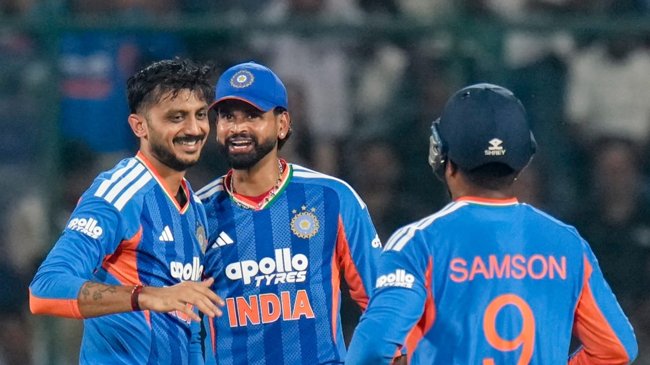 ಬೌಲರ್ಗಳ ರ್ಯಾಂಕಿಂಗ್ ಪಟ್ಟಿಯಲ್ಲಿ ರಶೀದ್ ಖಾನ್ ಅಗ್ರಸ್ಥಾನ ತಲುಪಿದ್ದು, ಪಾಕಿಸ್ತಾನದ ಸ್ಪಿನ್ನರ್ ಅಬ್ರಾರ್ ಅಹ್ಮದ್ ಅವರನ್ನು ಹಿಂದಿಕ್ಕಿದ್ದಾರೆ. ರಶೀದ್ 720 ರೇಟಿಂಗ್ ಪಾಯಿಂಟ್ಗಳೊಂದಿಗೆ ಅಗ್ರಸ್ಥಾನದಲ್ಲಿದ್ದರೆ, ಅಬ್ರಾರ್ 718 ರೇಟಿಂಗ್ ಪಾಯಿಂಟ್ಗಳೊಂದಿಗೆ ಎರಡನೇ ಸ್ಥಾನದಲ್ಲಿದ್ದಾರೆ. ಅಗ್ರ ಐದರಲ್ಲಿ ಯಾವುದೇ ಭಾರತೀಯ ಬೌಲರ್ ಇಲ್ಲ. ಆದಾಗ್ಯೂ, ಆಲ್ರೌಂಡರ್ ಅಕ್ಷರ್ ಪಟೇಲ್ 16 ಸ್ಥಾನ ಜಿಗಿದು ಏಳನೇ ಸ್ಥಾನಕ್ಕೆ ತಲುಪಿದ್ದಾರೆ.
