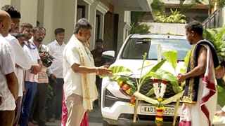 ಪತ್ನಿ ಉಷಾ, ಕುಟುಂಬಸ್ಥರ ಜೊತೆಗೆ ಆಯುಧ ಪೂಜೆ ಮಾಡಿದ ಸಿಎಂ ಡಿಕೆ ಶಿವಕುಮಾರ್
