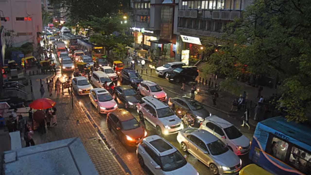 Bengaluru's AQI remains in 'Moderate' range; PM 2.5 and PM 10 levels rise in Majestic, Silk Board, and Peenya