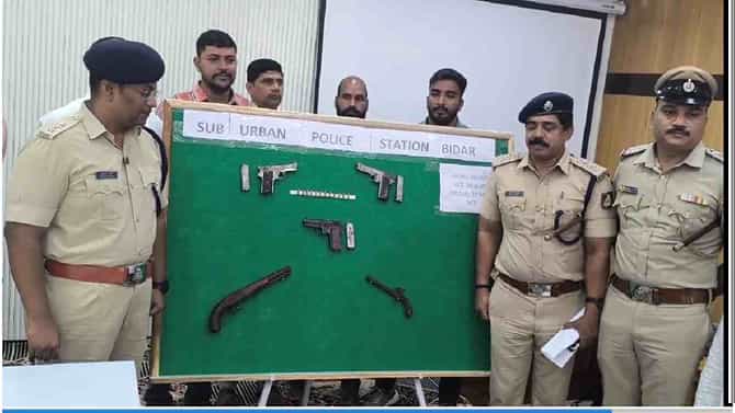 ಬೀದರ್ ಪೊಲೀಸರ ಕಾರ್ಯಾಚರಣೆ: 10 ನಾಡ ಪಿಸ್ತೂಲ್, 36 ಗುಂಡುಗಳು ವಶಕ್ಕೆ