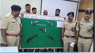 ಬೀದರ್ ಪೊಲೀಸರ ಭರ್ಜರಿ ಕಾರ್ಯಾಚರಣೆ: 10 ನಾಡ ಪಿಸ್ತೂಲ್, 36 ಗುಂಡುಗಳು ಪತ್ತೆ