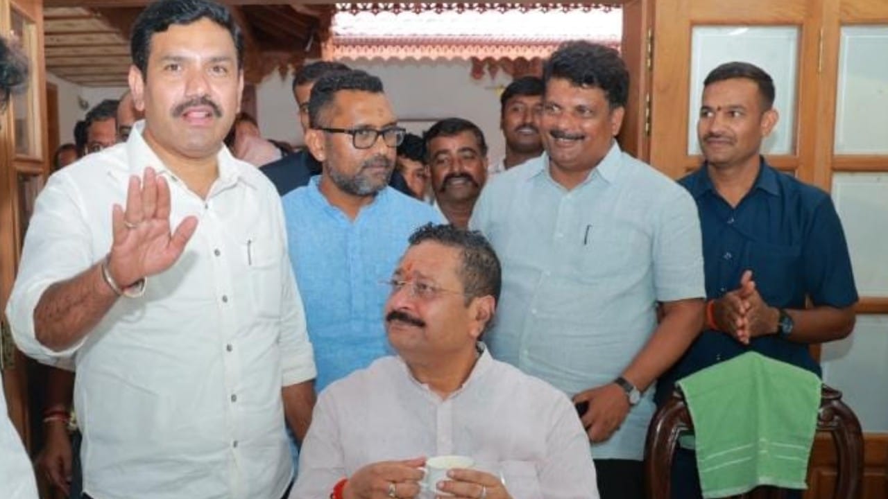 ಯತ್ನಾಳ್ ಭೇಟಿ ಬಗ್ಗೆ ಬಿವೈ ವಿಜಯೇಂದ್ರ ಮೊದಲ ಪ್ರತಿಕ್ರಿಯೆ! ಹೇಳಿದ್ದೇನು ಗೊತ್ತೇ? ಇಲ್ಲಿದೆ ಮಾಹಿತಿ ಯತ್ನಾಳ್ ಭೇಟಿ ಬಗ್ಗೆ ಬಿವೈ ವಿಜಯೇಂದ್ರ ಮೊದಲ ಪ್ರತಿಕ್ರಿಯೆ! ಹೇಳಿದ್ದೇನು ಗೊತ್ತೇ? ಇಲ್ಲಿದೆ ಮಾಹಿತಿ