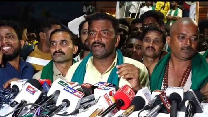 ಮೀರಿದ ರೈತರ ತಾಳ್ಮೆ: ಬೆಳಗಾವಿಯಲ್ಲಿ ಮತ್ತೊಂದು ಹಂತಕ್ಕೆ ಕಬ್ಬು ಬೆಳೆಗಾರರ ಹೋರಾಟ ಮೀರಿದ ರೈತರ ತಾಳ್ಮೆ: ಬೆಳಗಾವಿಯಲ್ಲಿ ಮತ್ತೊಂದು ಹಂತಕ್ಕೆ ಕಬ್ಬು ಬೆಳೆಗಾರರ ಹೋರಾಟ