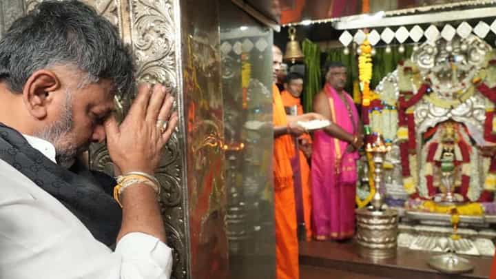 ಸವದತ್ತಿ ಯಲ್ಲಮ್ಮ ದೇವಸ್ಥಾನ ಅಭಿವೃದ್ಧಿಗೆ 215 ಕೋಟಿ ರೂ: ಸಿಎಂ ಡಿಕೆ ಶಿವಕುಮಾರ್ ಮಹತ್ವದ ಘೋಷಣೆ ಸವದತ್ತಿ ಯಲ್ಲಮ್ಮ ದೇವಸ್ಥಾನ ಅಭಿವೃದ್ಧಿಗೆ 215 ಕೋಟಿ ರೂ: ಸಿಎಂ ಡಿಕೆ ಶಿವಕುಮಾರ್ ಮಹತ್ವದ ಘೋಷಣೆ