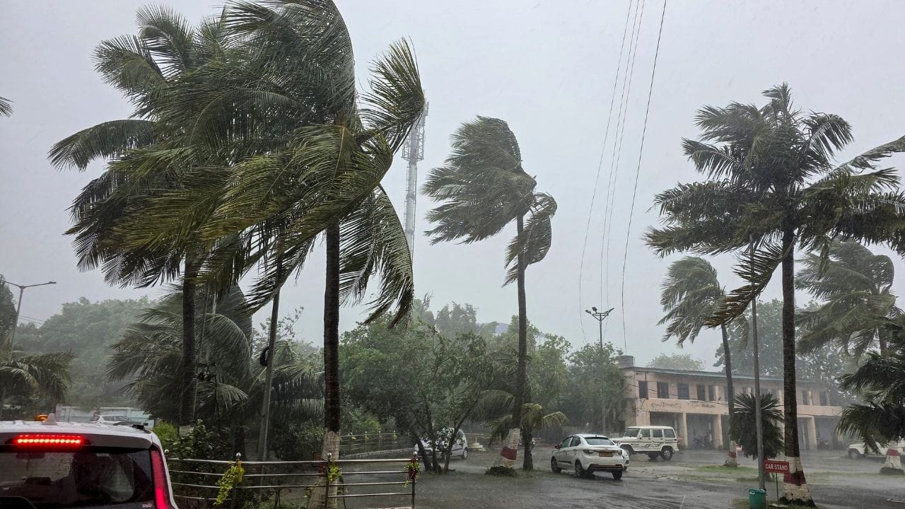 ಅರ್ನಬ್ ಚಂಡಮಾರುತ ಅಪ್ಪಳಿಸಿ 8 ಸಾವು