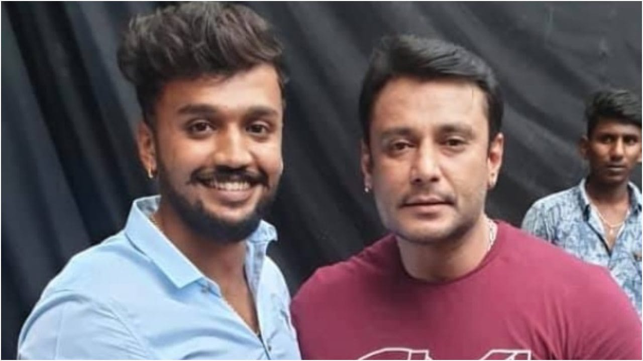 ‘ನಾಯಿ-ನರಿಗಳು ಏನೇ ಕುತಂತ್ರ ಮಾಡಿದ್ರೂ ದರ್ಶನ್ ಹೊರಬರ್ತಾರೆ’; ಯುವ ದಸರಾ ವೇದಿಕೆಯಲ್ಲಿ ಧನ್ವೀರ್ ಮಾತು