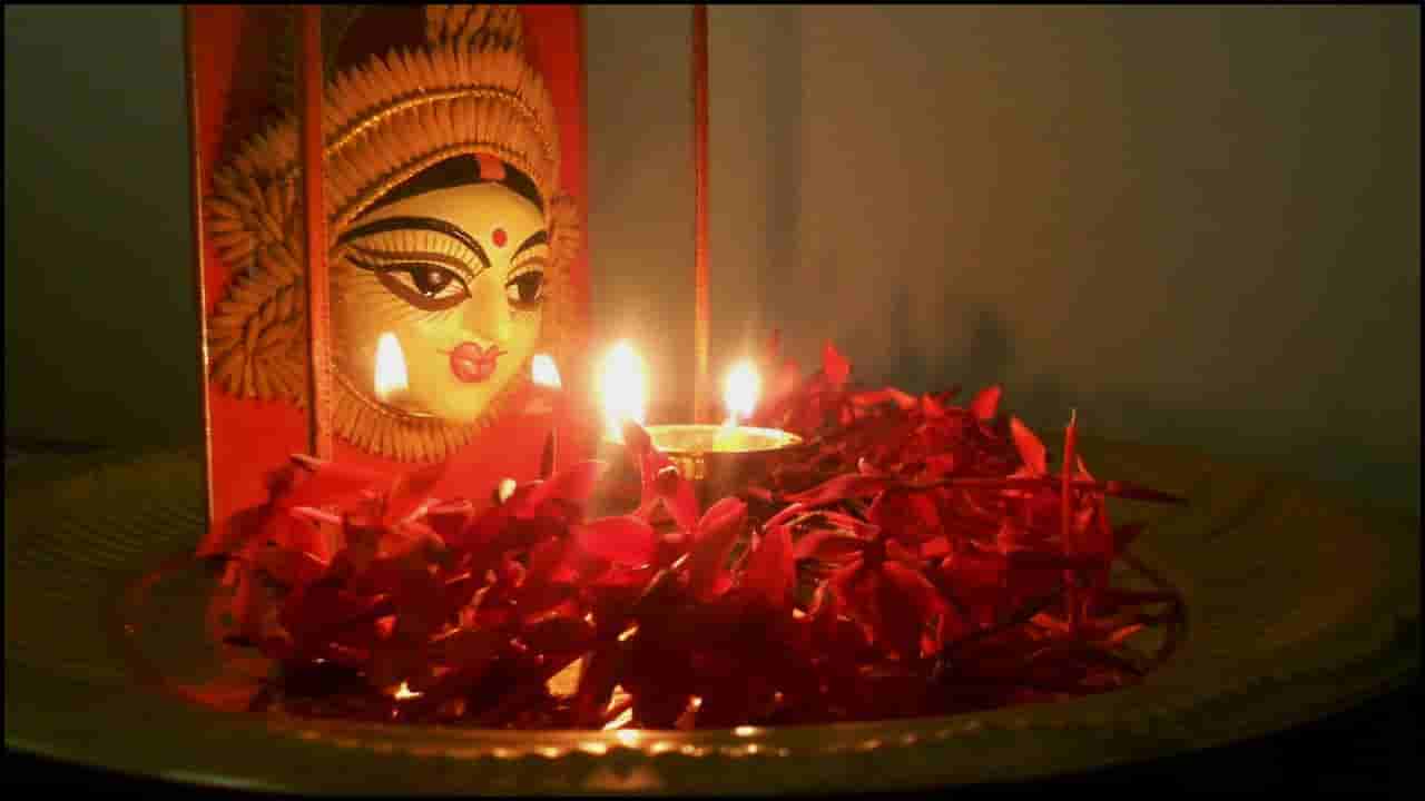 ದೇವಿಗೆ ಮೀನಿನ ಖಾದ್ಯವೇ ನೈವೇದ್ಯ? ಬಂಗಾಳದ ಈ ದುರ್ಗಾ ಪೂಜೆಯ ಕಥೆ ಇಲ್ಲಿದೆ