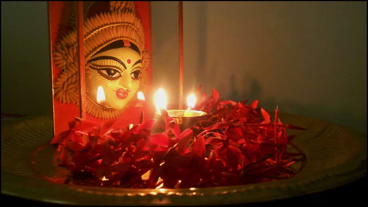 ದೇವಿಗೆ ಮೀನಿನ ಖಾದ್ಯವೇ ನೈವೇದ್ಯ? ಬಂಗಾಳದ ಈ ದುರ್ಗಾ ಪೂಜೆಯ ಕಥೆ ಇಲ್ಲಿದೆ ದೇವಿಗೆ ಮೀನಿನ ಖಾದ್ಯವೇ ನೈವೇದ್ಯ? ಬಂಗಾಳದ ಈ ದುರ್ಗಾ ಪೂಜೆಯ ಕಥೆ ಇಲ್ಲಿದೆ