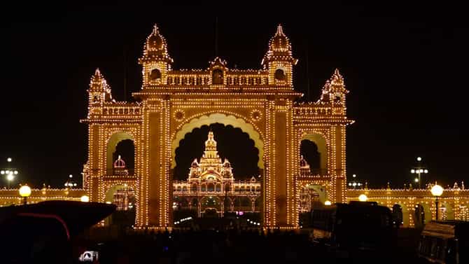 ಮೈಸೂರು ದಸರಾಗೆ ದೀಪಾಲಂಕಾರದ ಮೆರಗು: ಈ ಬಾರಿಯ ವಿಶೇಷತೆ ಏನು?