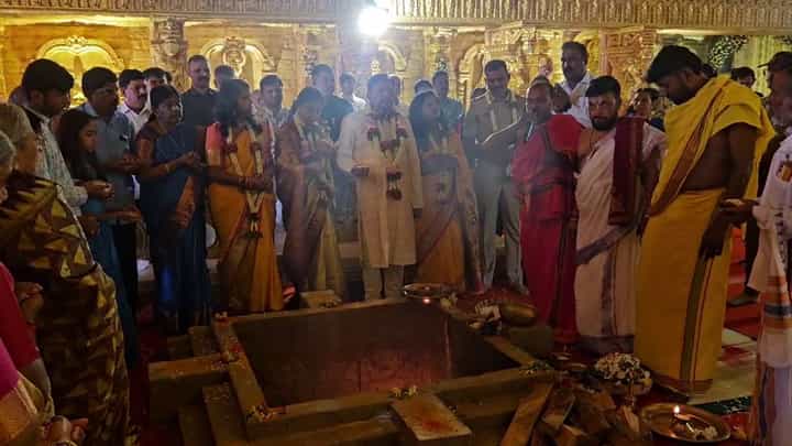 ತುಮಕೂರು ದಸರಾ: ಚಾಮುಂಡೇಶ್ವರಿಗೆ ವಿಶೇಷ ಪೂಜೆ ಸಲ್ಲಿಸಿದ ಡಿಸಿಎಂ ಜಿ. ಪರಮೇಶ್ವರ್! ತುಮಕೂರು ದಸರಾ: ಚಾಮುಂಡೇಶ್ವರಿಗೆ ವಿಶೇಷ ಪೂಜೆ ಸಲ್ಲಿಸಿದ ಡಿಸಿಎಂ ಜಿ. ಪರಮೇಶ್ವರ್!