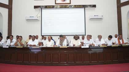ಖಾಸಗಿ ಫ್ಲೆಕ್ಸ್​​ಗಳಿಗೆ ಅವಕಾಶವಿಲ್ಲ, ಹೋಟೆಲ್​​ ದರ ಹೆಚ್ಚಳ ಮಾಡುವಂತಿಲ್ಲ