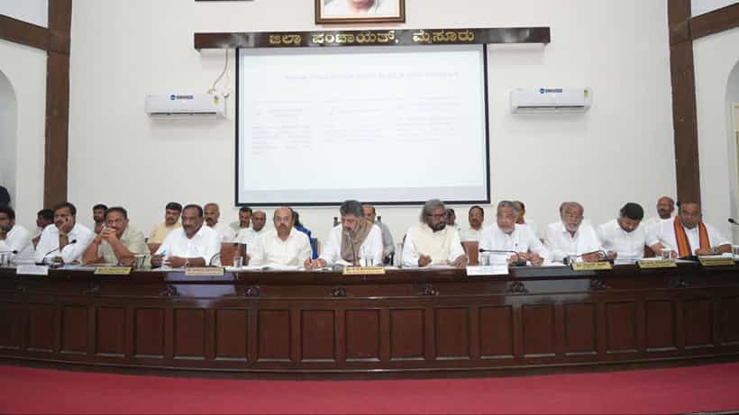 ಮೈಸೂರು ದಸರಾ: ಖಾಸಗಿ ಫ್ಲೆಕ್ಸ್ಗಳಿಗೆ ಅವಕಾಶವಿಲ್ಲ, ಹೋಟೆಲ್ನವರು ದರ ಹೆಚ್ಚಳ ಮಾಡುವಂತಿಲ್ಲ; ಸಿಎಂ ಸೂಚನೆ
