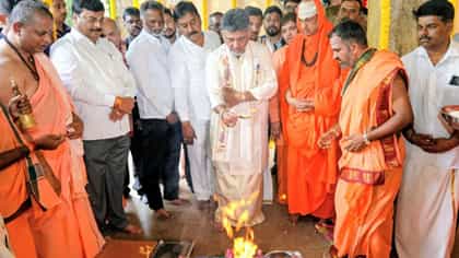 ಮೈಸೂರಿನ ಸುತ್ತೂರು ಶಾಖಾ ಮಠಕ್ಕೆ ಡಿಕೆಶಿ ಭೇಟಿ!