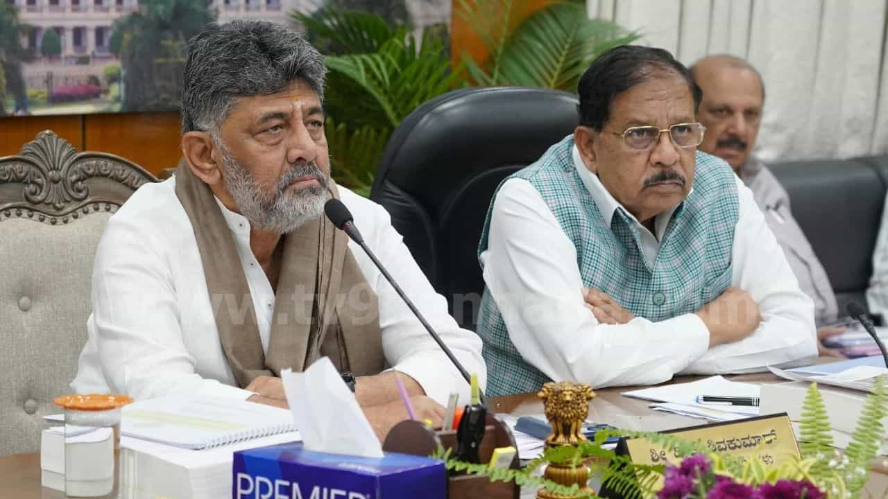 ಕರ್ನಾಟಕದ ಬರ ಕುರಿತು ವಸ್ತುನಿಷ್ಠ ವರದಿ ಸಲ್ಲಿಕೆ: ಸಿಎಂ ಡಿಕೆಶಿಗೆ ಬರ ಅಧ್ಯಯನ ತಂಡದ ಮುಖ್ಯಸ್ಥ ಅಜಿತ್ ಕುಮಾರ್ ಸಾಹು ಭರವಸೆ ಕರ್ನಾಟಕದ ಬರ ಕುರಿತು ವಸ್ತುನಿಷ್ಠ ವರದಿ ಸಲ್ಲಿಕೆ: ಸಿಎಂ ಡಿಕೆಶಿಗೆ ಬರ ಅಧ್ಯಯನ ತಂಡದ ಮುಖ್ಯಸ್ಥ ಅಜಿತ್ ಕುಮಾರ್ ಸಾಹು ಭರವಸೆ
