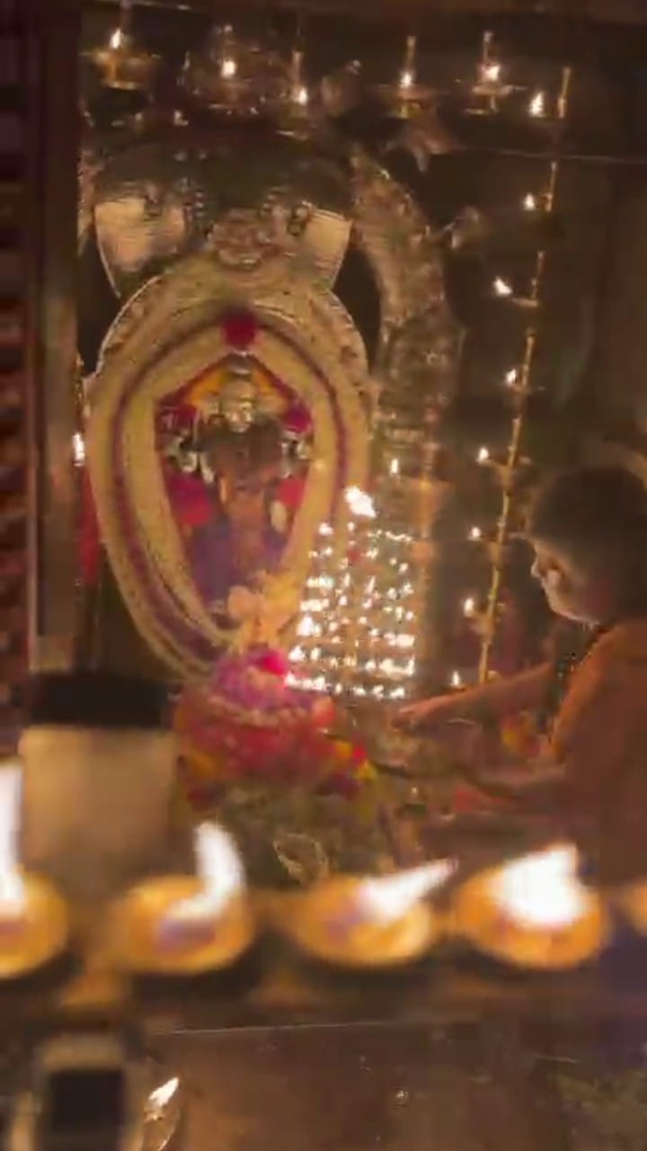 ದೇವನಹಳ್ಳಿ ದಸರಾ: ದುರ್ಗಾ ಮಹೇಶ್ವರಿ ದೇವಿಗೆ ವೈಭವದ ಆರತಿ