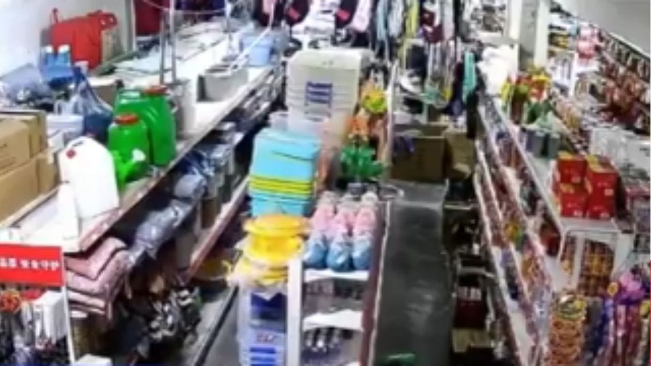 ಟಿಬೆಟ್ನಲ್ಲಿ ಮತ್ತೆ ಭೂಕಂಪ: 18 ಮಂದಿ ಬಲಿಪಡೆದ ಭೀಕರ ದುರಂತದ ಬೆನ್ನಲ್ಲೇ 4.5 ತೀವ್ರತೆಯ ಮತ್ತೊಂದು ಆಘಾತ ಟಿಬೆಟ್ನಲ್ಲಿ ಮತ್ತೆ ಭೂಕಂಪ: 18 ಮಂದಿ ಬಲಿಪಡೆದ ಭೀಕರ ದುರಂತದ ಬೆನ್ನಲ್ಲೇ 4.5 ತೀವ್ರತೆಯ ಮತ್ತೊಂದು ಆಘಾತ