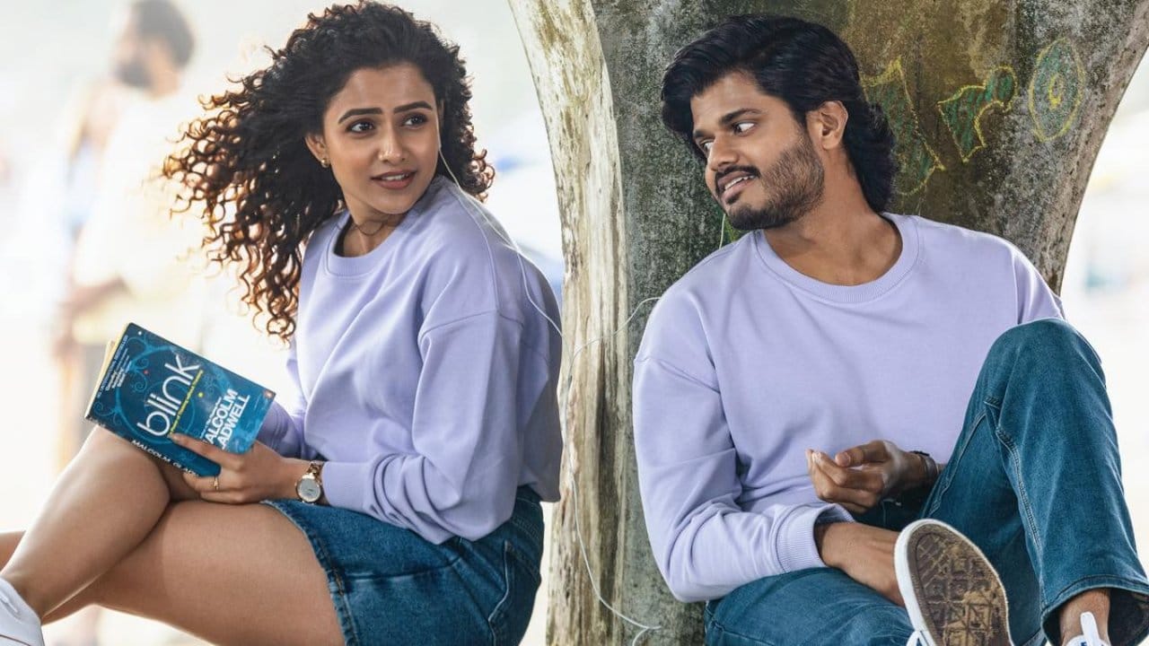 ವಿಜಯ್ ದೇವರಕೊಂಡ ಸಹೋದರ ಆನಂದ್ ದೇವರಕೊಂಡ ನಟಿಸಿರುವ ಹಾಟ್ ರೊಮ್ಯಾಂಟಿಕ್ ಸಿನಿಮಾ ‘ಎಪಿಕ್’ ಚಿತ್ರಮಂದಿರದಲ್ಲಿ ಭರ್ಜರಿ ಪ್ರದರ್ಶನ ಕಾಣಲಿಲ್ಲವಾದರೂ ಸಿನಿಮಾದ ಹಾಟ್​​ನೆಸ್​​ನಿಂದಾಗಿ ಸಾಕಷ್ಟು ಸುದ್ದಿ ಆಗಿತ್ತು. ಸಿನಿಮಾ ಅನ್ನು ನೆಟ್​​ಫ್ಲಿಕ್ಸ್​​ನಲ್ಲಿ ವೀಕ್ಷಿಸಬಹುದಾಗಿದೆ.