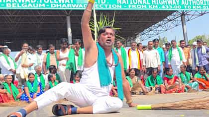 ಕಬ್ಬು ಬೆಳೆಗಾರರ ಪ್ರತಿಭಟನೆ: ಹಿರೇಬಾಗೇವಾಡಿ ಟೋಲ್​​ ಬಂದ್ ಮಾಡಿ ಆಕ್ರೋಶ