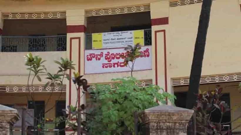 ಲಾಡ್ಜ್ನಲ್ಲಿ ಗಾಂಜಾ ಸೇವಿಸುತ್ತಿದ್ದ ನಾಲ್ವರ ಬಂಧನ: ವಿಚಾರಣೆ ವೇಳೆ ಸ್ಫೋಟಕ ವಿಚಾರ ಬಾಯ್ಬಿಟ್ಟ ಯುವತಿ