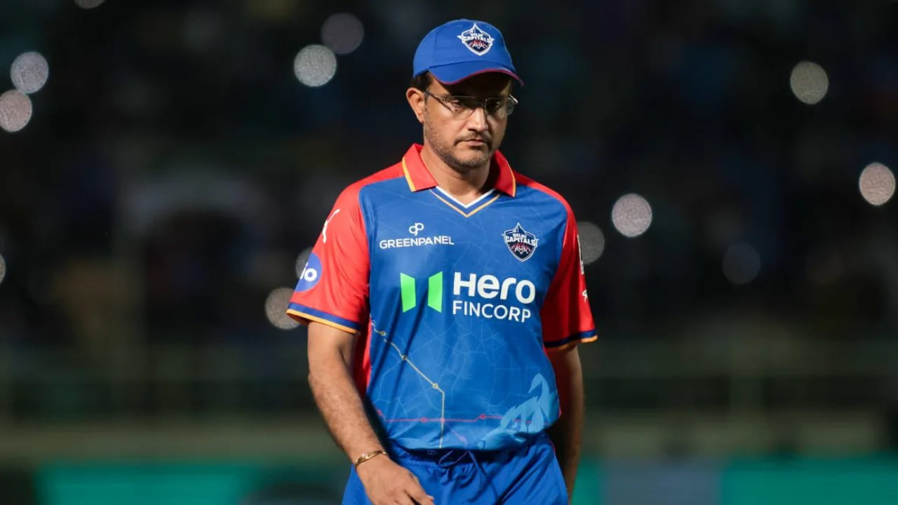 ಗಂಗೂಲಿ ಜೊತೆಗೆ ಶ್ರೀಲಂಕಾದ ಮಾಜಿ ವೇಗದ ಬೌಲರ್ ಚಮಿಂಡಾ ವಾಸ್ ಮತ್ತು ಮಾಜಿ ಲೆಗ್ ಸ್ಪಿನ್ನರ್ ಅಮಿತ್ ಮಿಶ್ರಾ ಕೂಡ  ತಂಡದ ಭಾಗವಾಗಬಹುದು, ಆದರೆ ಫ್ರಾಂಚೈಸಿ ಮಾತ್ರ ಇದುವರೆಗೆ ಈ ಬಗ್ಗೆ ಯಾವುದೇ ಮಾಹಿತಿ ನೀಡಿಲ್ಲ. ಆದಾಗ್ಯೂ, ಡೆಲ್ಲಿ ಕ್ಯಾಪಿಟಲ್ಸ್ ಅಕಾಡೆಮಿಯಲ್ಲಿ ಚಮಿಂಡಾ ವಾಸ್ ಮತ್ತು ಅಮಿತ್ ಮಿಶ್ರಾ ಕೆಲಸ ಮಾಡಲು ಪ್ರಾರಂಭಿಸಿದ್ದಾರೆ ಎಂಬ ಸುದ್ದಿ ಈಗಾಗಲೇ ಹೊರಬಿದ್ದಿದೆ(PC-PTI).