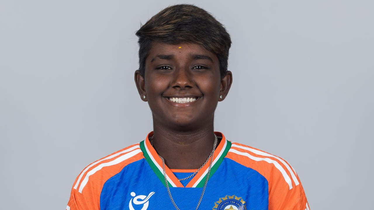 ಗುಣಾಲನ್ ಕಮಲಿನಿ: ಭಾರತದ ಯುವ ಭರವಸೆಯ ಆಟಗಾರ್ತಿ ಗುಣಾಲನ್ ಕಮಿಲಿನಿ ಅವರು ಈ ಬಾರಿ 40 ಲಕ್ಷ ರೂ. ಮೂಲ ಬೆಲೆ ಘೋಷಿಸಿದ್ದಾರೆ. ಕಳೆದ ಸೀಸನ್ನಲ್ಲಿ ಮುಂಬೈ ಇಂಡಿಯನ್ಸ್ ತಂಡದಲ್ಲಿದ್ದ ಕಮಲಿನಿ ಈ ಬಾರಿ ಹೊಸ ಟೀಮ್ ಪಾಲಾಗುವ ಸಾಧ್ಯತೆಯಿದೆ.