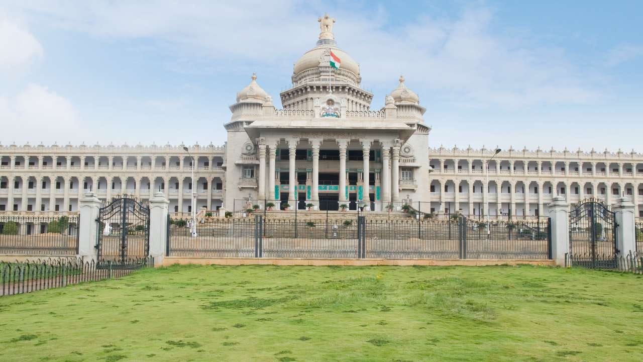 2500 ರೂ ಬರ ಪರಿಹಾರ ಬಿಡುಗಡೆಗೆ ಸರ್ಕಾರ ಆದೇಶ: ಈ ಹಣ ಪಡೆಯಲು ರೈತರು ಹೀಗೆ ಮಾಡಬೇಕು 2500 ರೂ ಬರ ಪರಿಹಾರ ಬಿಡುಗಡೆಗೆ ಸರ್ಕಾರ ಆದೇಶ: ಈ ಹಣ ಪಡೆಯಲು ರೈತರು ಹೀಗೆ ಮಾಡಬೇಕು