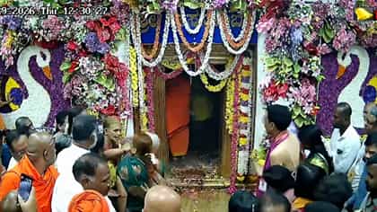 ಹಾಸನಾಂಬೆ ದೇಗುಲಕ್ಕೆ ಕೋಟಿ ಕೋಟಿ ಆದಾಯ: ಆನ್‌ಲೈನ್ ಬುಕ್ಕಿಂಗ್‌ನಿಂದ ಹರಿದುಬಂತು 1 ಕೋಟಿ ರೂ.ಗೂ ಅಧಿಕ ಹಣ