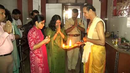 ಭಿನ್ನಾಭಿಪ್ರಾಯ ಮರೆತು ಹಾಸನಾಂಬೆ ಸನ್ನಿಧೀಲಿ ಒಂದಾದ ಹಾಸನ ಡಿಸಿ, ಎಸ್‌ಪಿ