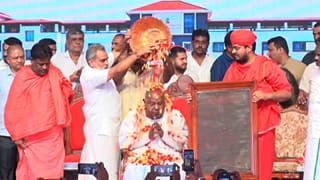 ಮಾಜಿ ಪ್ರಧಾನಿ ದೇವೇಗೌಡ್ರಿಗೆ ವೀರ ಮಾರ್ತಾಂಡ ಚಾವುಂಡರಾಯ ಪ್ರಶಸ್ತಿ ಪ್ರದಾನ