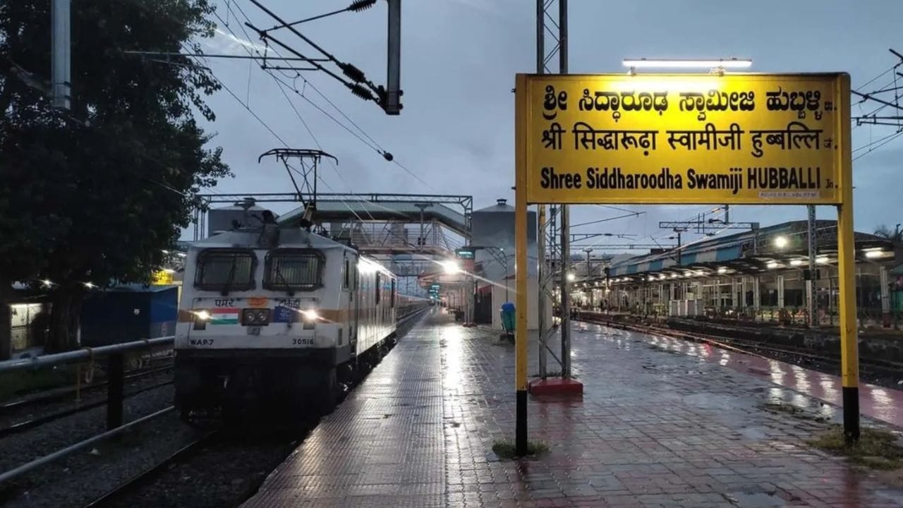 ದೀಪಾವಳಿ ಹಬ್ಬಕ್ಕೆ ರೈಲ್ವೇ ಇಲಾಖೆಯಿಂದ ಬಿಗ್ ಗಿಫ್ಟ್: ಈ ಮಾರ್ಗದಲ್ಲಿ ಸಂಚರಿಸುವ ಪ್ರಯಾಣಿಕರಿಗೆ ವಿಶೇಷ ಎಕ್ಸ್ಪ್ರೆಸ್ ರೈಲು ಘೋಷಣೆ ದೀಪಾವಳಿ ಹಬ್ಬಕ್ಕೆ ರೈಲ್ವೇ ಇಲಾಖೆಯಿಂದ ಬಿಗ್ ಗಿಫ್ಟ್: ಈ ಮಾರ್ಗದಲ್ಲಿ ಸಂಚರಿಸುವ ಪ್ರಯಾಣಿಕರಿಗೆ ವಿಶೇಷ ಎಕ್ಸ್ಪ್ರೆಸ್ ರೈಲು ಘೋಷಣೆ