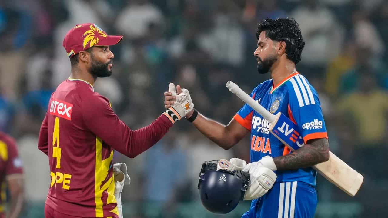 ಭಾರತ ಮತ್ತು ವೆಸ್ಟ್ ಇಂಡೀಸ್ ನಡುವಿನ ಐದು ಪಂದ್ಯಗಳ ಟಿ20 ಸರಣಿಯ ಎರಡನೇ ಪಂದ್ಯ ಇಂದು ಅಂದರೆ ಅಕ್ಟೋಬರ್ 9 ರಂದು ನಡೆಯಲಿದೆ. ಮೊದಲ ಪಂದ್ಯವನ್ನು ಗೆಲ್ಲುವ ಮೂಲಕ ಟೀಂ ಇಂಡಿಯಾ ಸರಣಿಯಲ್ಲಿ 1-0 ಮುನ್ನಡೆ ಸಾಧಿಸಿದ್ದು, ಇದೀಗ ಎರಡನೇ ಪಂದ್ಯವನ್ನು ಗೆದ್ದು ಸರಣಿ ಗೆಲುವಿಗೆ ಸನಿಹವಾಗಲು ನೋಡುತ್ತಿದೆ(PC-PTI).