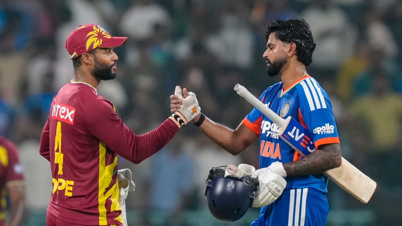 ಭಾರತ ಮತ್ತು ವೆಸ್ಟ್ ಇಂಡೀಸ್ ನಡುವಿನ ಐದು ಪಂದ್ಯಗಳ ಟಿ20 ಸರಣಿಯ ಎರಡನೇ ಪಂದ್ಯ ಇಂದು ಅಂದರೆ ಅಕ್ಟೋಬರ್ 9 ರಂದು ನಡೆಯಲಿದೆ. ಮೊದಲ ಪಂದ್ಯವನ್ನು ಗೆಲ್ಲುವ ಮೂಲಕ ಟೀಂ ಇಂಡಿಯಾ ಸರಣಿಯಲ್ಲಿ 1-0 ಮುನ್ನಡೆ ಸಾಧಿಸಿದ್ದು, ಇದೀಗ ಎರಡನೇ ಪಂದ್ಯವನ್ನು ಗೆದ್ದು ಸರಣಿ ಗೆಲುವಿಗೆ ಸನಿಹವಾಗಲು ನೋಡುತ್ತಿದೆ(PC-PTI).
