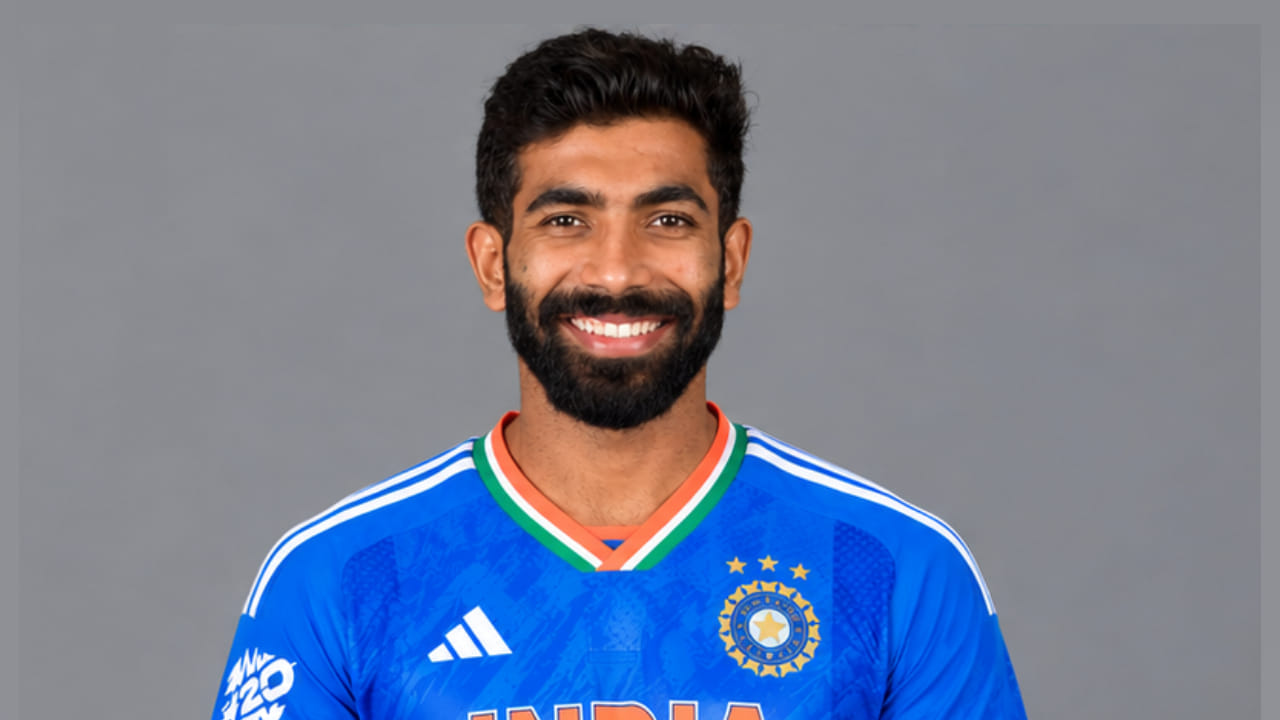 ಜಸ್ಪ್ರೀತ್ ಬುಮ್ರಾ: ಏಷ್ಯನ್ ಗೇಮ್ಸ್ನಲ್ಲಿ ಭಾರತದ ಬೌಲಿಂಗ್ ಸಾರಥ್ಯ ವಹಿಸಿದ್ದ ವಿಶ್ವದ ನಂಬರ್ ಒನ್ ವೇಗಿ ಜಸ್ಪ್ರೀತ್ ಬುಮ್ರಾ ಅವರಿಗೆ ವೆಸ್ಟ್ ಇಂಡೀಸ್ ಹಾಗೂ ನ್ಯೂಝಿಲೆಂಡ್ ವಿರುದ್ಧದ ಈ ದ್ವಿಪಕ್ಷೀಯ ಟಿ20 ಸರಣಿಯಿಂದ ವಿಶ್ರಾಂತಿ ನೀಡಲಾಗಿದೆ. ಹೀಗಾಗಿ ಕಿವೀಸ್ ವಿರುದ್ಧದ ಟಿ20 ಸರಣಿಯಲ್ಲೂ ಬುಮ್ರಾ ಕಾಣಿಸಿಕೊಳ್ಳುವುದಿಲ್ಲ. (PC: BCCI)