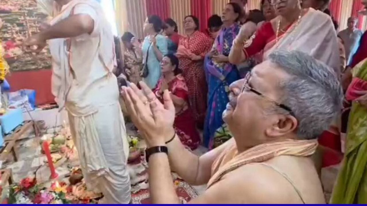ದುರ್ಗಾ ಪೂಜೆ ವೇಳೆ ಭಾವುಕರಾಗಿ ಕಣ್ಣೀರಿಟ್ಟ ಟಿಎಂಸಿ ಸಂಸದ ಕಲ್ಯಾಣ್ ಬ್ಯಾನರ್ಜಿ; ವಿಡಿಯೋ ವೈರಲ್