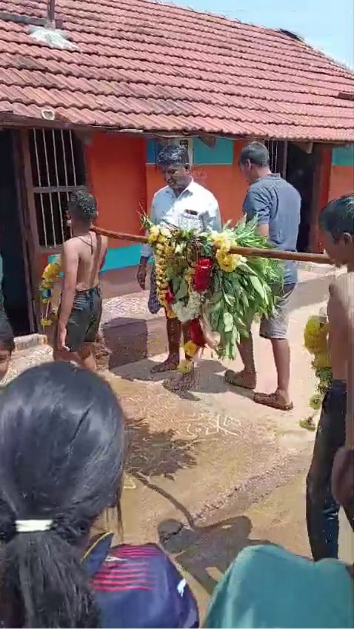 ಮಳೆಗಾಗಿ ಕಪ್ಪೆಗಳ ಮದುವೆ ಮಾಡಿದ ಗ್ರಾಮಸ್ಥರು