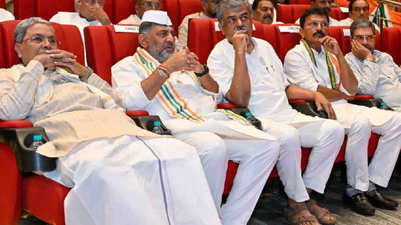 ತಣ್ಣಗಾಗದ ಕಾಂಗ್ರೆಸ್ ಮನೆಯಲ್ಲಿನ ಮುನಿಸು: ಸ್ಫೋಟಗೊಂಡ ಆಂತರಿಕ ಭಿನ್ನಾಭಿಪ್ರಾಯಗಳು ತಣ್ಣಗಾಗದ ಕಾಂಗ್ರೆಸ್ ಮನೆಯಲ್ಲಿನ ಮುನಿಸು: ಸ್ಫೋಟಗೊಂಡ ಆಂತರಿಕ ಭಿನ್ನಾಭಿಪ್ರಾಯಗಳು