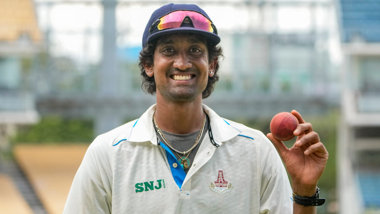ಎರಡನೇ ಇನ್ನಿಂಗ್ಸ್ನ 43ನೇ ಓವರ್ನಲ್ಲಿ ಸಾಯಿ ಕಿಶೋರ್ ಹ್ಯಾಟ್ರಿಕ್ ಸಾಧನೆ ಮಾಡಿದರು. ಮೊದಲು ಲಕ್ಷ್ಯ ರಾಯ್ಚಂದಾನಿ ಅವರನ್ನು 19 ರನ್ಗಳಿಗೆ ಬೌಲ್ಡ್ ಮಾಡಿದರು. ಬಳಿಕ ಸೌರಭ್ ರಾವತ್ ಮತ್ತು ಆದಿತ್ಯ ರಾವತ್ ಅವರನ್ನು ಸತತ ಎಸೆತಗಳಲ್ಲಿ ಔಟ್ ಮಾಡುವ ಮೂಲಕ ಹ್ಯಾಟ್ರಿಕ್ ಪೂರ್ಣಗೊಳಿಸಿದರು(PC-PTI).