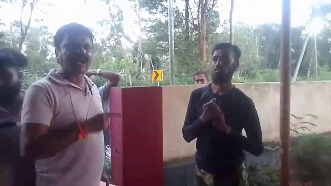 ಕೊಡಗಿನಲ್ಲಿ ಅಕ್ರಮ ಬಾಂಗ್ಲಾ ವಲಸಿಗರು ಪತ್ತೆ: ನಾಲ್ವರ ಬಂಧನ! ಕೊಡಗಿನಲ್ಲಿ ಅಕ್ರಮ ಬಾಂಗ್ಲಾ ವಲಸಿಗರು ಪತ್ತೆ: ನಾಲ್ವರ ಬಂಧನ!