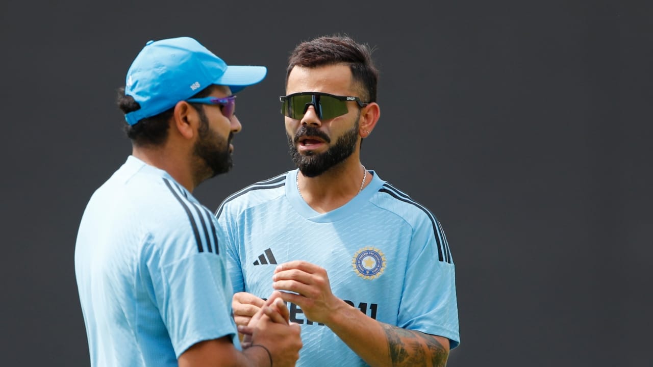 ಇದಕ್ಕೆ ಕಾರಣ ಇವರಿಬ್ಬರು ಟಿ20 ಮಾದರಿಗೆ ವಿದಾಯ ಹೇಳಿರುವುದು. ಹಾಗಿದ್ದರೆ ಇವರಿಬ್ಬರನ್ನು ಮತ್ತೆ ಮೈದಾನದಲ್ಲಿ ಕಣ್ತುಂಬಿಕೊಳ್ಳುವುದು ಯಾವಾಗ? ಎಂಬ ಪ್ರಶ್ನೆ ಅಭಿಮಾನಿಗಳಲ್ಲಿ ಕಾಡುತ್ತಿದೆ. ಅದಕ್ಕೆ ಉತ್ತರ, ರೋಹಿತ್ ಮತ್ತು ಕೊಹ್ಲಿಯನ್ನು ಮೈದಾನದಲ್ಲಿ ಕಾಣಲು ಅಭಿಮಾನಿಗಳು ಇನ್ನೊಂದು ತಿಂಗಳು ಕಾಯಲೇಬೇಕು(PC-PTI).