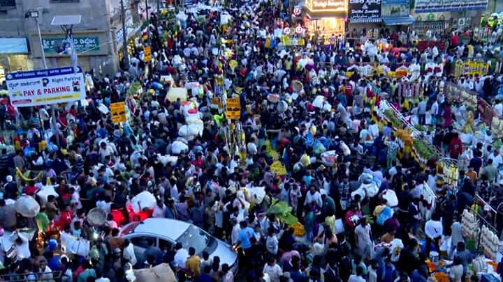 ಆಯುಧ ಪೂಜೆ, ವಿಜಯದಶಮಿ ಹಬ್ಬ ಹಿನ್ನೆಲೆ ಕೆ. ಆರ್ ಮಾರ್ಕೆಟ್ನಲ್ಲಿ ಖರೀದಿ ಭರಾಟೆ ಜೋರು! ಆಯುಧ ಪೂಜೆ, ವಿಜಯದಶಮಿ ಹಬ್ಬ ಹಿನ್ನೆಲೆ ಕೆ. ಆರ್ ಮಾರ್ಕೆಟ್ನಲ್ಲಿ ಖರೀದಿ ಭರಾಟೆ ಜೋರು!