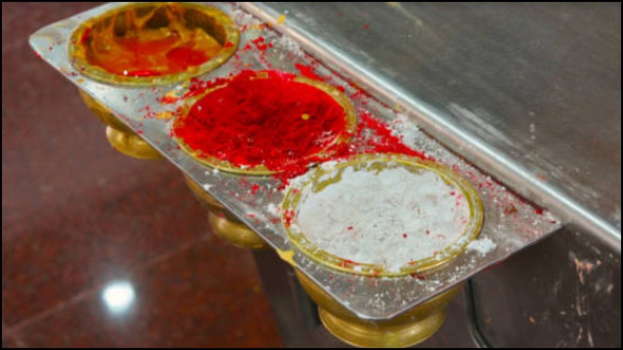 ನವರಾತ್ರಿ ವಿಶೇಷ: ಅವಿವಾಹಿತ ಮಹಿಳೆಯರು ದೇವಿಗೆ ಕುಂಕುಮಾರ್ಚನೆ ಮಾಡಬಹುದೇ? ಧಾರ್ಮಿಕ ನಿಯಮ ಹೇಳುವುದೇನು?