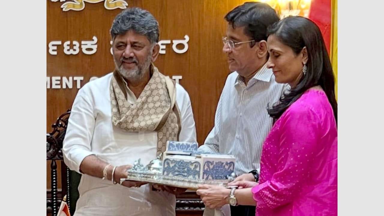 ಅನಿರುದ್ಧ್​-​ಕಾವ್ಯಾ ಮಾರನ್​ ಮದುವೆ: ಸಿಎಂ ಡಿಕೆ ಶಿವಕುಮಾರ್‌ಗೆ ಆಹ್ವಾನ ಪತ್ರಿಕೆ ನೀಡಿದ ಕಲಾನಿಧಿ ಮಾರನ್ ದಂಪತಿ!