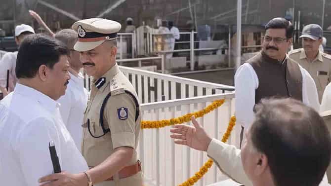 ದಸರಾದಲ್ಲಿ ಸಚಿವರನ್ನ ತಡೆದ ಮಹತ್ವದ ಬೆಳವಣಿಗೆ: ಸಿಎಂ ಭೇಟಿಯಾದ ಐಪಿಎಸ್