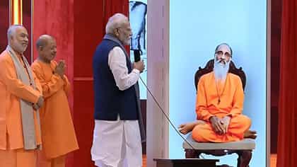 33 ವರ್ಷಗಳ ಹಿಂದೆ ನಿಧನರಾದ ಸ್ವಾಮಿ ಚಿನ್ಮಯಾನಂದರೊಂದಿಗೆ ಮೋದಿ ಮಾತುಕತೆ