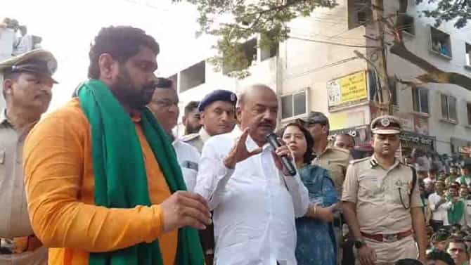34 ರೈತರಿಗೆ ವಿಮಾನ ಟಿಕೆಟ್ ಬುಕ್: ಕೊಟ್ಟ ಮಾತು ಉಳಿಸಿಕೊಂಡ ಶಾಸಕ
