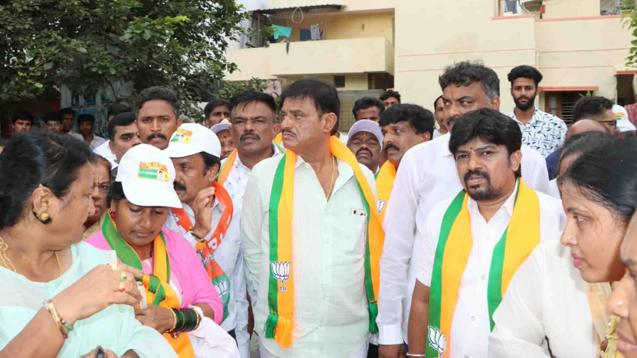 ಬೆಂಗಳೂರು ಶಿಕ್ಷಕರ ಕ್ಷೇತ್ರದ ಚುನಾವಣೆ ವೇಳೆ ಗಲಾಟೆ:ಬಿಜೆಪಿ ಶಾಸಕ ಮುನಿರತ್ನ ಮೇಲೆ ಹಲ್ಲೆಗೆ ಯತ್ನ