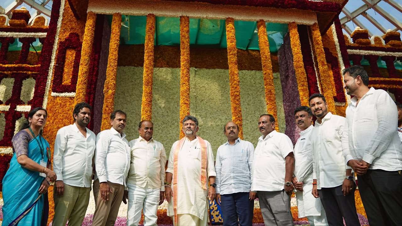 ಮುಖ್ಯಮಂತ್ರಿ ಡಿಕೆ ಶಿವಕುಮಾರ್ ಕುಪ್ಪಣ್ಣ ಪಾರ್ಕ್ನಲ್ಲಿ ಆಯೋಜಿಸಿರುವ ಫ್ಲವರ್ಶೋ ಉದ್ಘಾಟಿಸಿದರು. ಆಹಾರ ಮೇಳಕ್ಕೆ ಸಚಿವ ರಿಜ್ವಾನ್ ಅರ್ಹದ್ ಚಾಲನೆ ನೀಡಿದರು. ಡಿಸಿಎಂ ಪರಮೇಶ್ವರ್, ದಸರಾ ಕ್ರೀಡಾಕೂಟ ಉದ್ಘಾಟಿಸಿದರು.