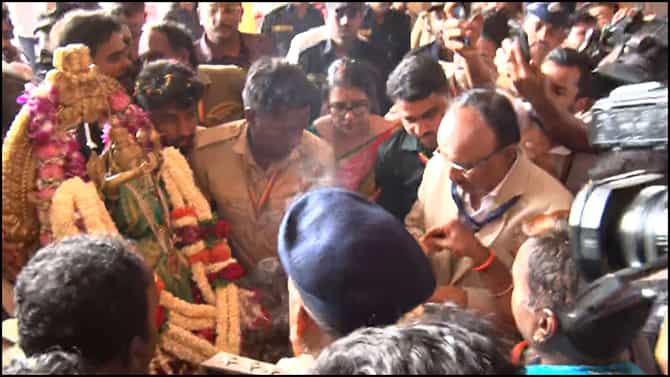 ಮೈಸೂರು ದಸರಾ: ಅರಮನೆ ಪ್ರವೇಶಿಸಿದ ತಾಯಿ ಚಾಮುಂಡೇಶ್ವರಿ ಉತ್ಸವ ಮೂರ್ತಿ