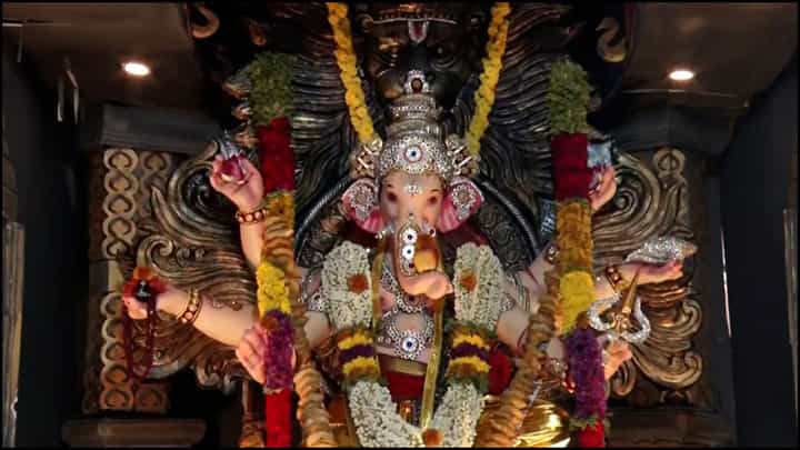ಮೈಸೂರು ದಸರಾ: ಚಿನ್ನದ ಅಂಬಾರಿ ಹೊರುವ ಪ್ರಶಾಂತ ಆನೆ ಯಶಸ್ಸಿಗಾಗಿ ವಿಶೇಷ ಪೂಜೆ ಮೈಸೂರು ದಸರಾ: ಚಿನ್ನದ ಅಂಬಾರಿ ಹೊರುವ ಪ್ರಶಾಂತ ಆನೆ ಯಶಸ್ಸಿಗಾಗಿ ವಿಶೇಷ ಪೂಜೆ